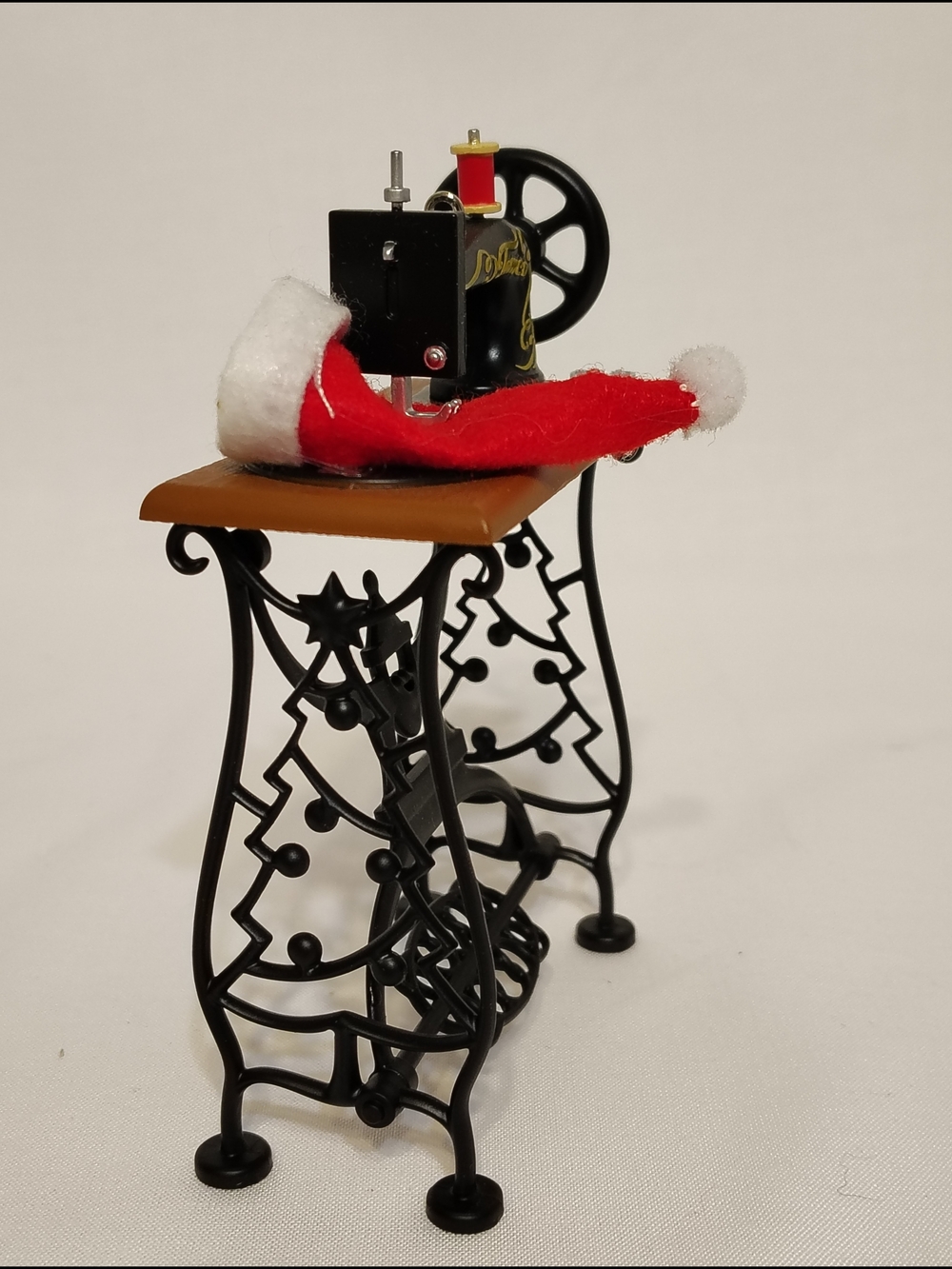 2021 Hallmark Keepsake Christmas Ornament.  "Sew Vintage" Tom Best  Design